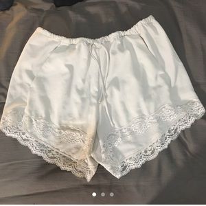 Zara trafaluc lace shorts